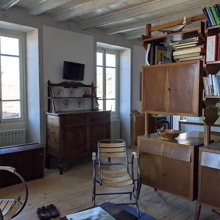 Apartament The Rooster House A Study In Someraro